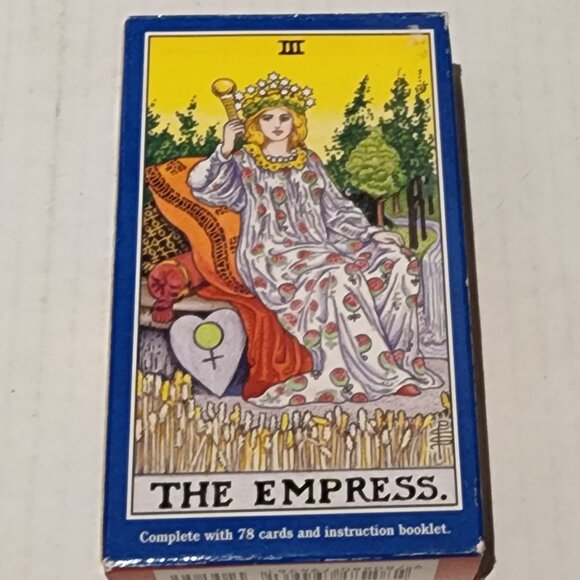 Universal Waite Tarot by Arthur Edward Waite - Picture 2 of 7